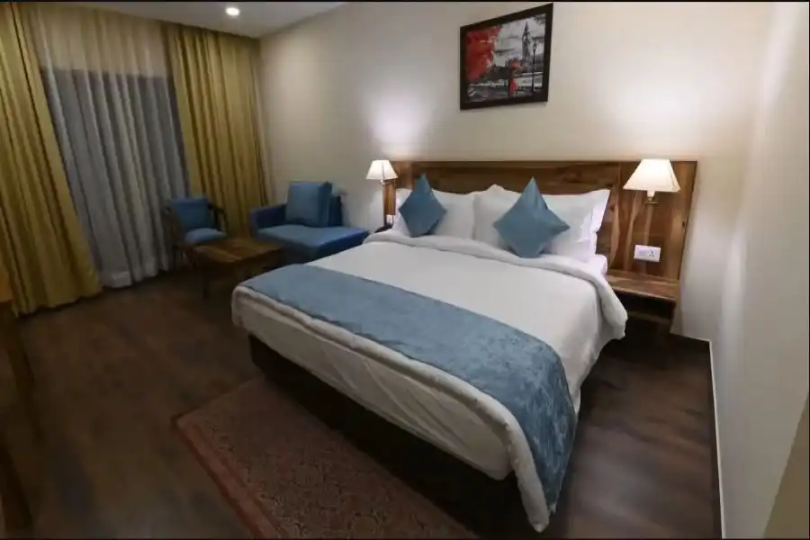 Amritara Hotel and Resort Shimla Deluxe room