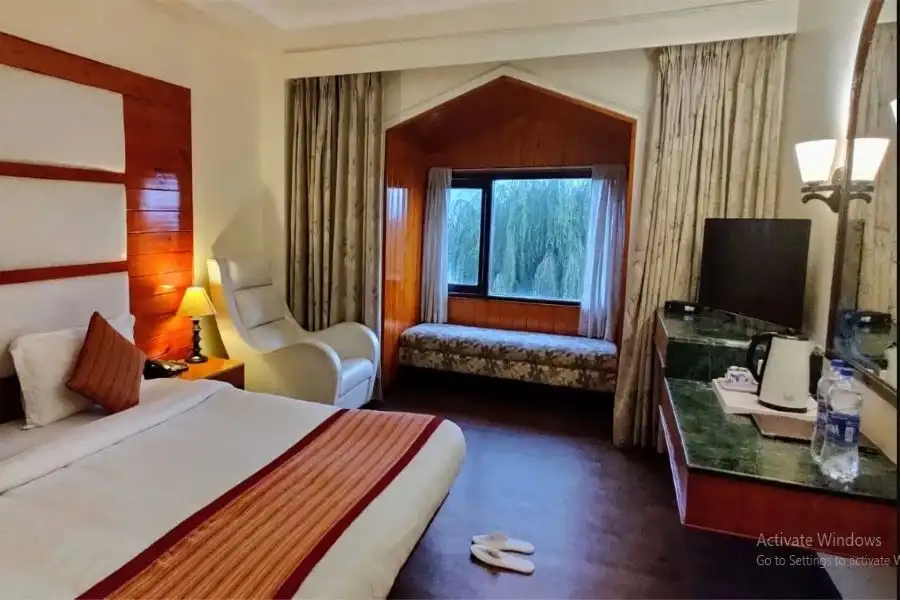 Royal Jardin Whistling Pines Resort Shimla Deluxe room